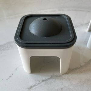 Williams Sonoma Sphere Ice Molds, Set of 4